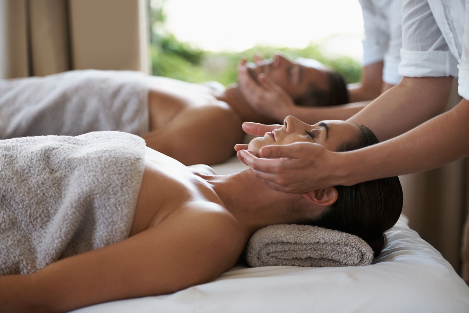 Setting Up the Perfect Atmosphere for a Couple's Massage